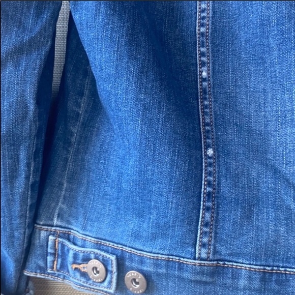 NEW‼️ Torrid Denim Jean Jacket Sz L (12) - Picture 5 of 15